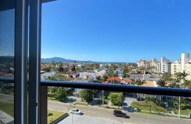 Apartamento moderno com 2 quartos, a 800m da praia Jurerê Internacional - Foto 3