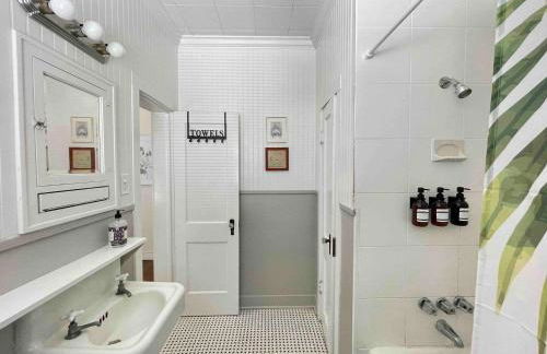 Historic & Chic Beaumont Getaway - Photo 13