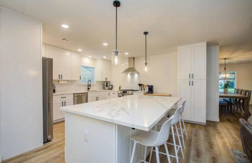 Stunning Modern Dream Home w Pool Grill Foosball - Foto 9