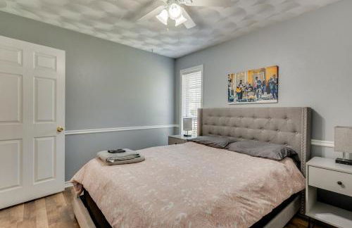 Serene 5BR 2BA Winter Home with Hot Tub & Fire Pit - Foto 15