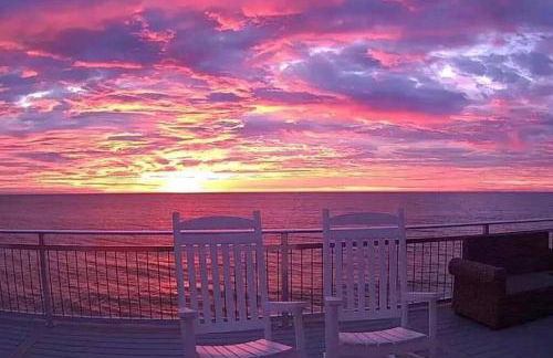 Bay Bliss - Private Beachfront Home with 180° Views & Hot Tub! - Foto 1