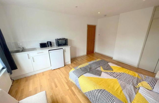 Large Triple Studio in South London - Sutton - Foto 6