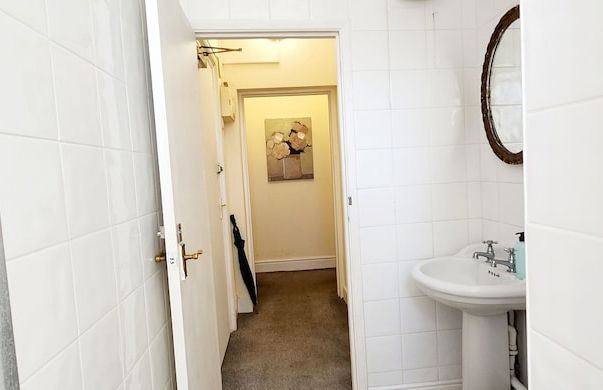 Ashford Cozy Apartment in Town Centre - Photo 8