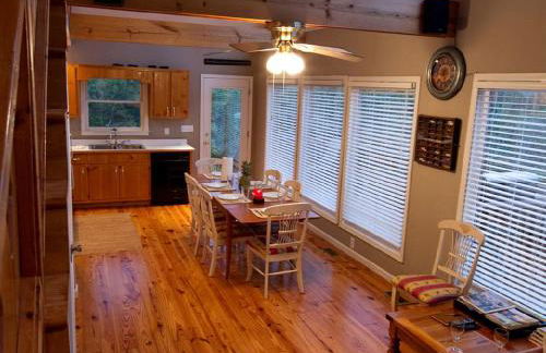 Well-Equipped Cabin Great for Families in Helen, Georgia - Foto 10