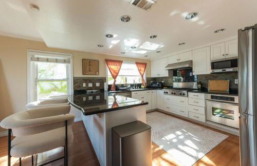 Beautiful Monterey Park Home With a View, Backyard and BBQ - Foto 11