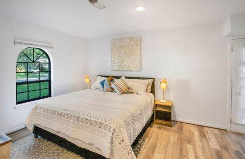 Kemah Boardwalk Retreat Sleeps 7 King Bed - Foto 10