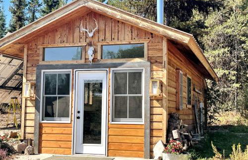 Secluded Cabin in Polebridge, Montana, with Fantastic Views of Glacier National Park - Dream Glamping Experience - Photo 17