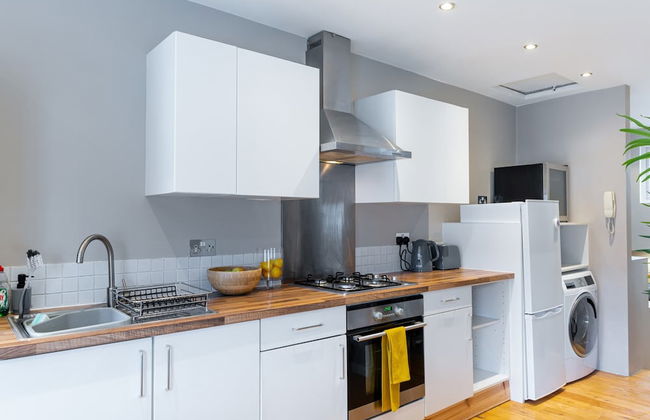 Stylish Shepherds Bush Flat - Photo 6