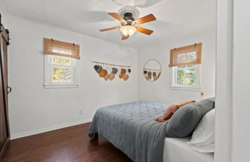 Cozy Home with Game Room and Fire Pit - Foto 23