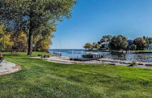Lakeside Luxury Retreat: Waterfront near Green Bay - Foto 3