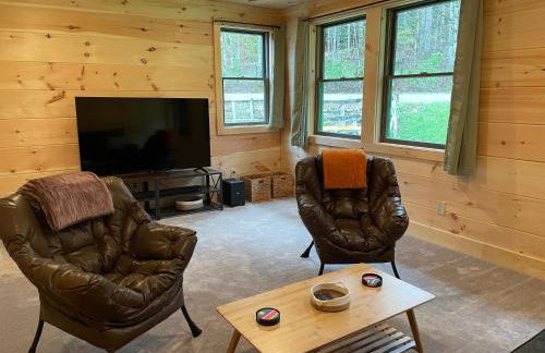 Creekside Getaway - King Bed - Full Kitchen - Foto 20