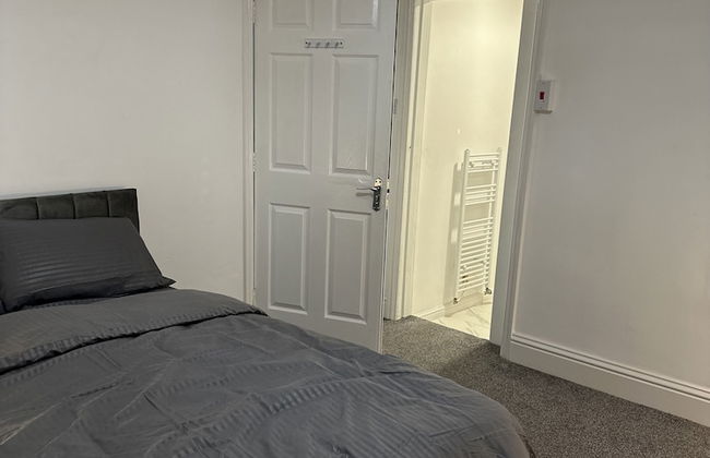 5-bed Apartment in Altrincham Near Airport - Photo 8