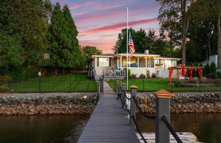 Dock Hot Tub Kayaks on Lake Norman Lakeside Gem by AvantStay - Foto 33