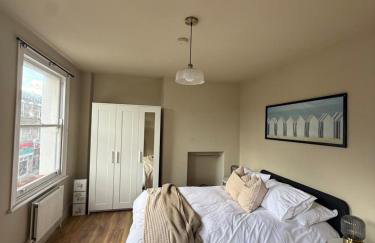 Stokey Skyline Retreat With Balcony - Foto 2