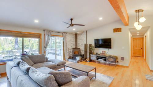 Ping-Pong and Private Hot Tub Family Cabin in Bend! - Foto 4