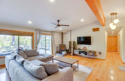 Ping-Pong and Private Hot Tub Family Cabin in Bend! - Foto 4