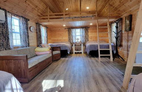 Private Pet-Friendly Cabins with Fire Pit for Nature Escapes in Clear Spring, Maryland, for Memorable Family Glamping Trips - Photo 20