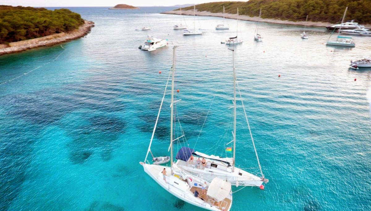 Passeio de barco pelas ilhas Pakleni