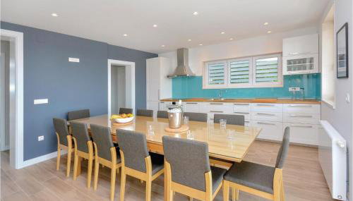 Gorgeous Home In Split - Photo 3