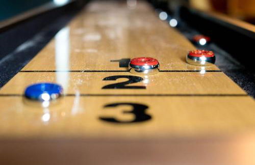 Artsy Downtown Retreat w Hot Tub - Foto 31