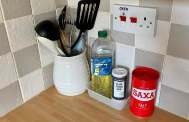 3 bedrooms house with free parking in a quiet area - Photo 13