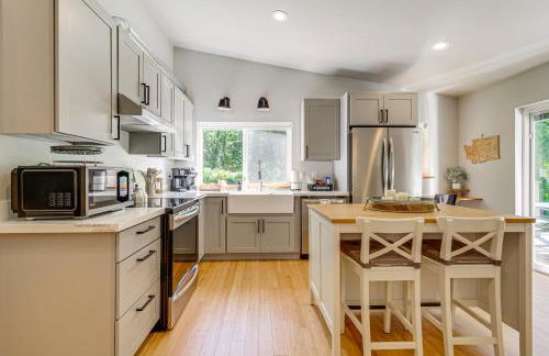 Deck, Hot Tub and Views Sleek Getaway in Index! - Foto 9