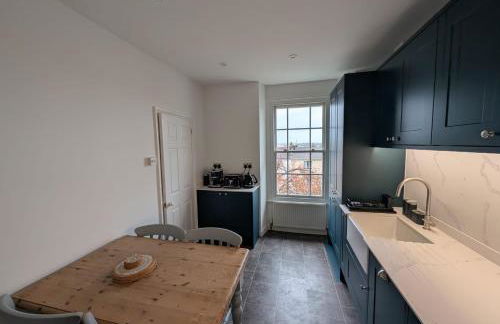 Beautiful 2 Bedroom Apartment in Redland - Simply Check In - Foto 15