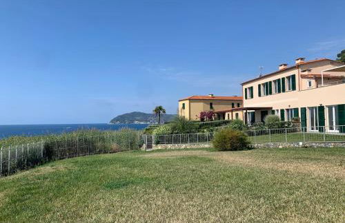 Incanto sul mare con enorme terrazza e piscina - Foto 32