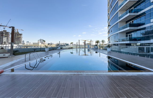 Luxury StayCation - Al Jawhara Tower Studio Apt in the Heart of Dubai - Photo 25