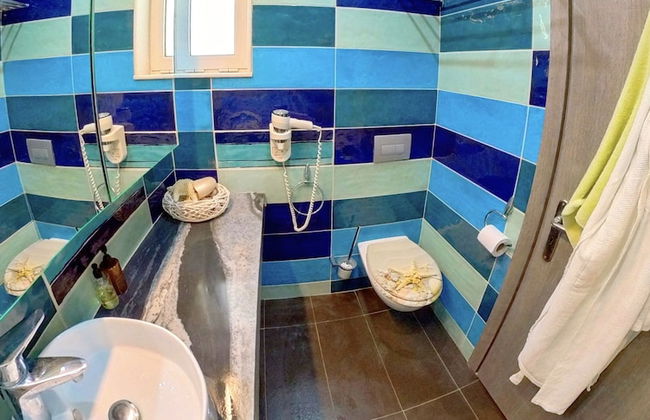 Deluxe Beach Apartment- Sleeps 2 & Private Terrace - Foto 14