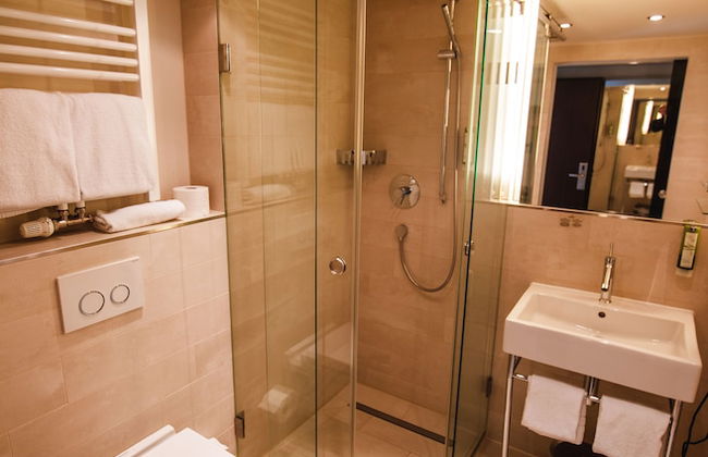 Car by Side - Photo 34