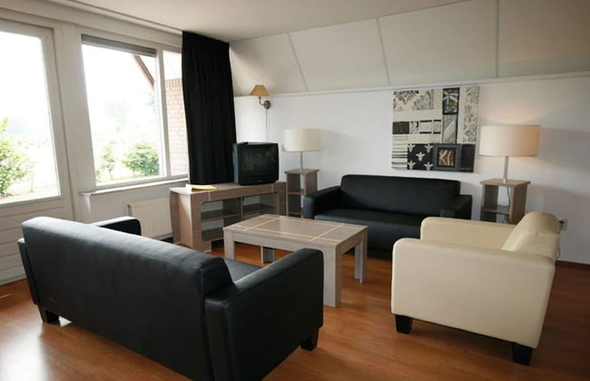 Bungalow in a Holiday Park Near Maastricht - Foto 9