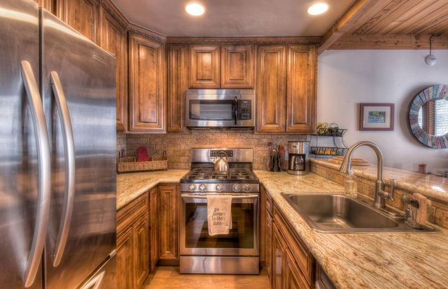 Granlibakken Retreat Near Tahoe Beach! - Photo 11