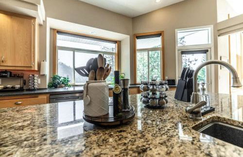 Breathtaking Lake Fernan Views & Cozy Comforts - Foto 48