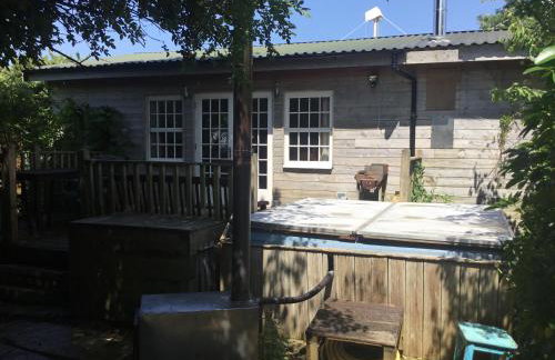 Off grid chalet . HOT TUB & SAUNA. Kid friendly. - Photo 1