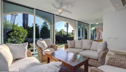 Large Ground Floor Apartment with Private Garden and Beach Access - Photo 4