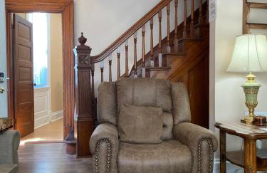 ENTIRE Big Home Close To Events - 2 Family Rooms - Kid Friendly - Private Patio & Firepit - Foto 2