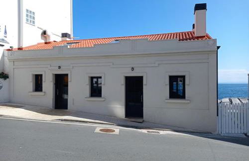 Vila Mariña. Casa marinera con terraza sobre el mar en Caión - Foto 1