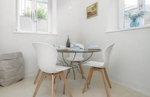 Exklusiv: Historisches Apartment mit Deckengewölbe - Foto 3