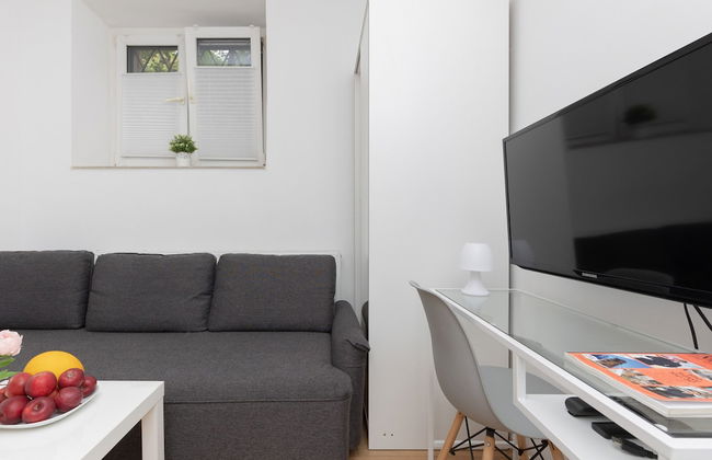 Studio Warsaw Miączyńska by Renters - Photo 19