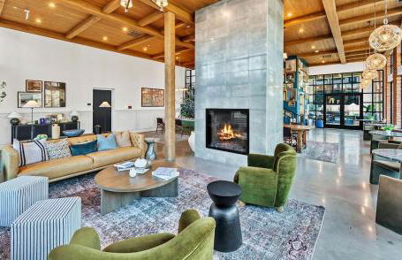 Cozy 1BR with Private Balcony, Gym, Pool & Workspace - Foto 25