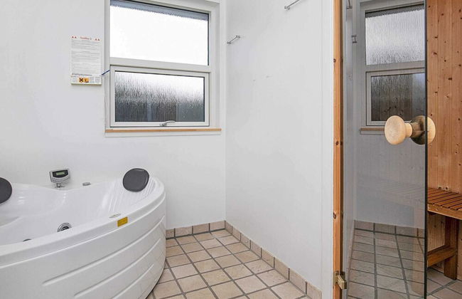 6 Person Holiday Home in Laeso - Foto 3