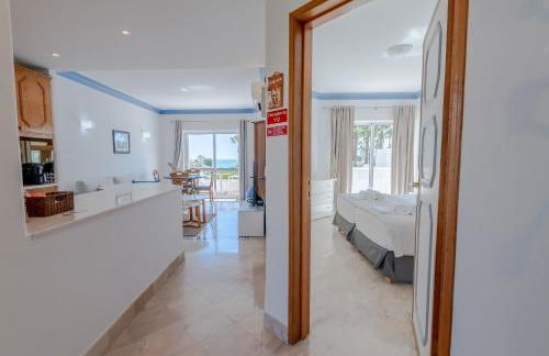 Ocean Vista Retreat with Beach & Pool Access by Drago Rentals - Foto 26