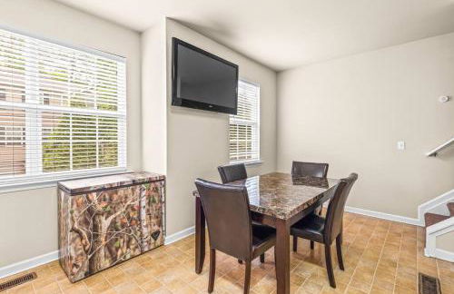 Charming MultiLevel 4 bedroom Townhouse - Foto 8