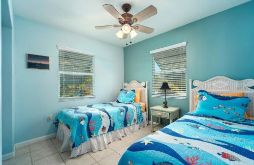 Waterfront Beach House with Dock & Heated Pool - Foto 24