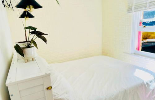 Bay escape beach apartment steps from the sea - Foto 21