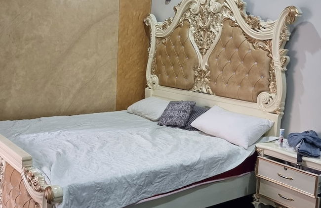 Impeccable 4-bed Villa in Gujrat - Photo 5