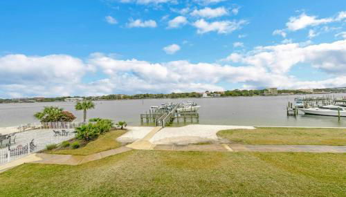 Completely Coastal Spacious townhome with Harbor views a Dock and community Pool - Foto 4