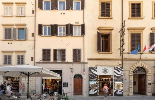 Avelli Pia Fourth Floor with 2 Bathrooms - Florence Charming Apartments - Delightful and bright 4rd-floor apartment without elevator, overlooking one of Florence's most beautiful squares, Exceptionally located for exploring the city - Foto 15