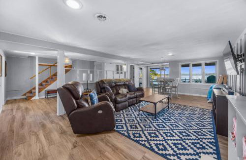 Waterfront retreat w/ wraparound deck & BBQ - Foto 62